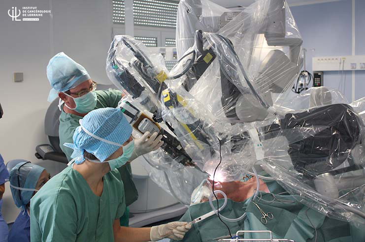 Photo du robot ORL - Département d'oncologie chirurgicale de l'ICL